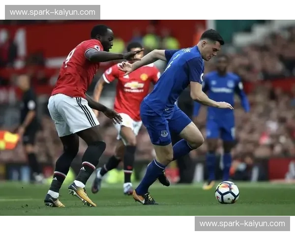 蓝色荣耀与红魔传奇：沙尔克04与曼联的绿茵交锋史